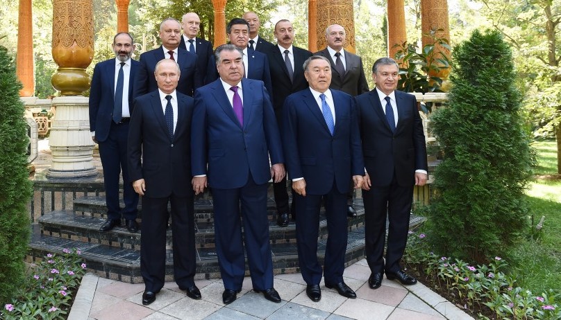 İlham Əliyev MDB Dövlət Başçıları Şurasının görüşündə iştirak edib - FOTOLAR