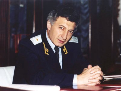 Prezident İsmət Qayıbovun oğlunu təltif edib   