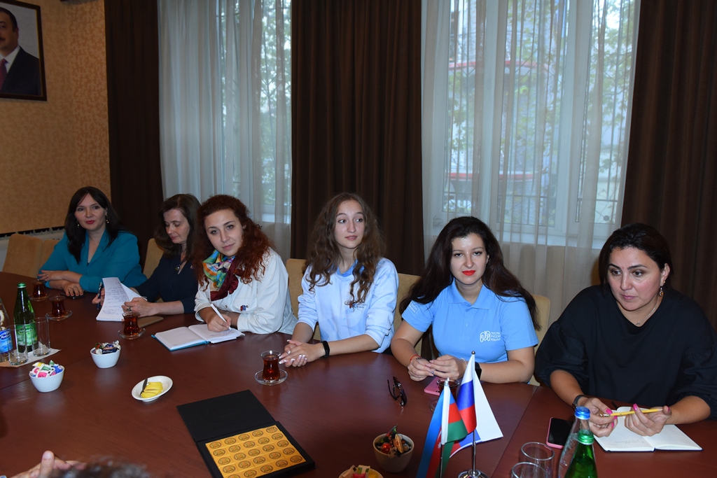 Kamal Abdulla rus dili səfirləri ilə g&ouml;r&uuml;ş&uuml;b