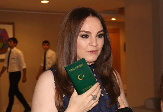 Azərbaycanlı aktrisaya diplomatik pasport verildi