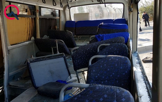 Qatara &ccedil;ırpılan avtobusdan&nbsp;- FOTOLAR