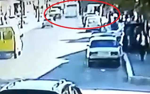 Qatarla avtobusun toqquşma anı - VİDEO