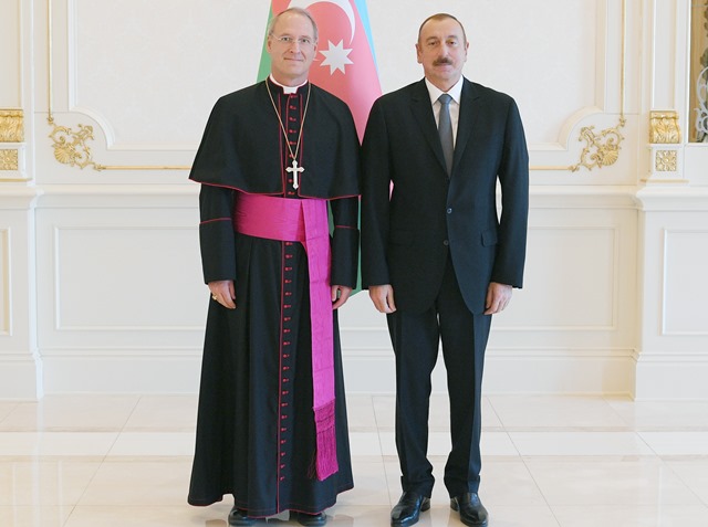 Prezident Müqəddəs Taxt-Tacın nümayəndəsini qəbul edib 