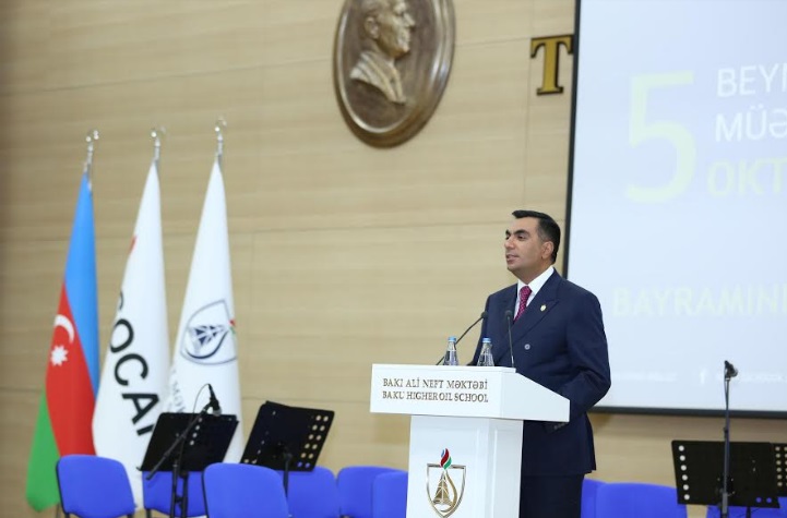 Bakı Ali Neft Məktəbində Müəllimlər günü qeyd olundu