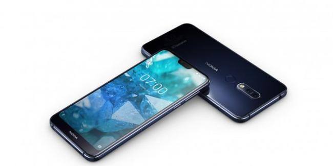 Dizaynı ilə diqqət &ccedil;əkən yeni telefon