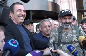 Tsarukyan Paşinyana qarşı geniş ittifaq hazırlayır