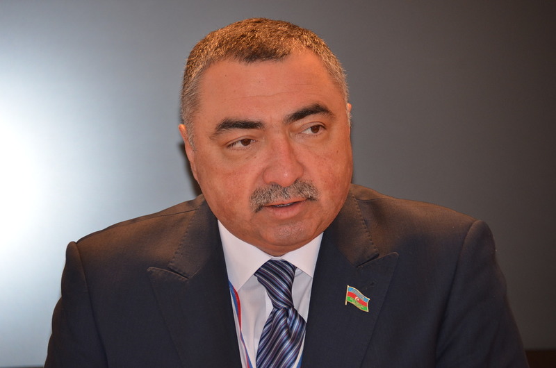 Deputat valyutadəyişmə məntəqələri ilə bağlı məsələ qaldırdı