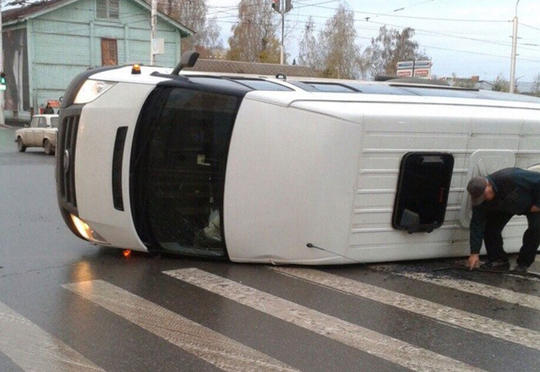 Bakıya gələn mikroavtobus aşdı - 6 nəfər yaralandı