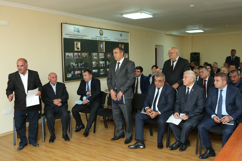İcra başçısı qəsəbə sakinlərinin şikayətini dinlədi - FOTO