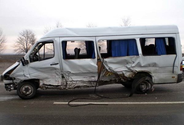 Aşan mikroavtobusda yaralanan sərnişinlərdən biri &ouml;ld&uuml;