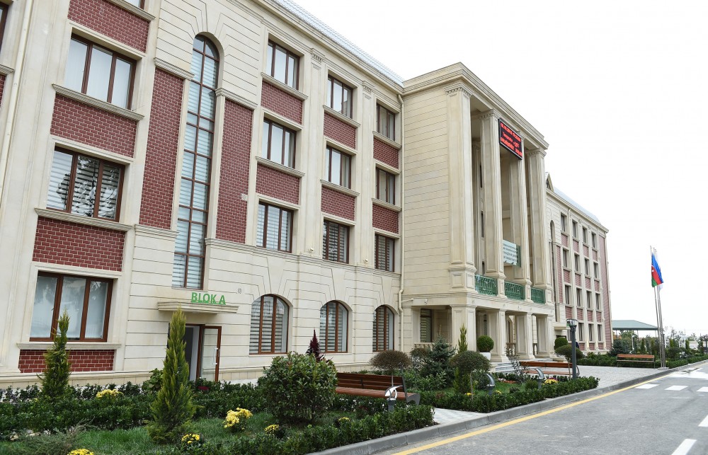 İlham Əliyev və xanımı institut açılışında - FOTO