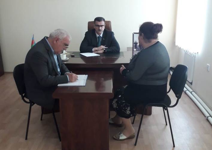 Deputat se&ccedil;icilərini qəbul etdi - FOTOLAR