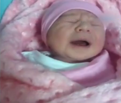 9 dişi olan körpə doğuldu