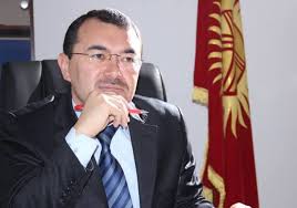 Prezidentə qarşı çıxan səfir siyasi sığınacaq istədi 
