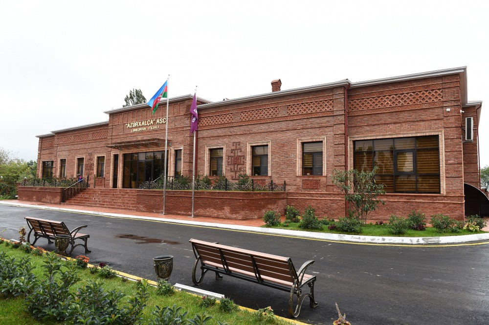 Prezident və xanımı “Azərxalça” ASC-nin Lənkəran filialının açılışında