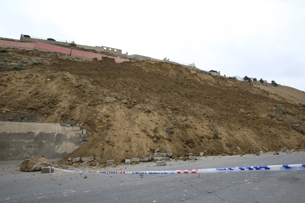 Badamdarda yenidən torpaq sürüşməsi oldu