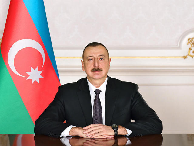 Azərbaycan Prezidenti dəniz nəqliyyatı işçilərini təltif edib