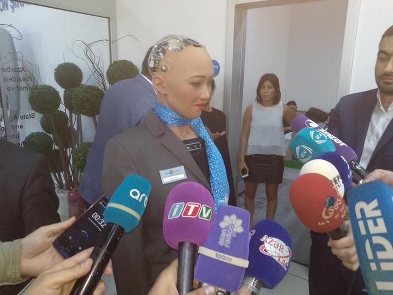 Robot “Sofiya”: “İlham Əliyevlə görüşdən məmnun oldum”