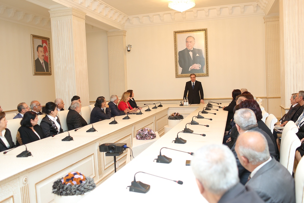 Niyazi Bayramov mədəniyyət iş&ccedil;iləri ilə g&ouml;r&uuml;ş&uuml;b - FOTO
