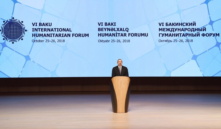 Prezident və birinci xanım Bakıdakı Humanitar Forumda iştirak edir   