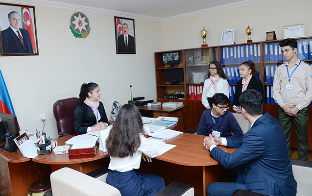 Bakıda şagird məktəb direktoru oldu - FOTO