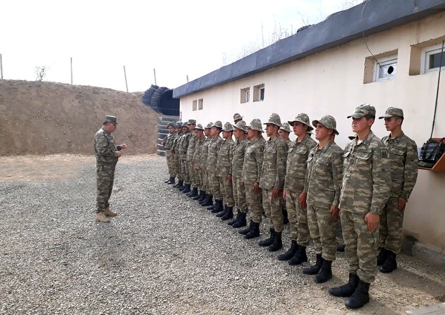 Cəbhəboyu zonada yerləşən bölmələrin döyüş hazırlığı yoxlanılır
