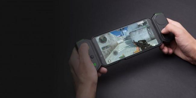 Xiaomi "Black Shark Helo" telefonunu tanıtdı - Fotolar