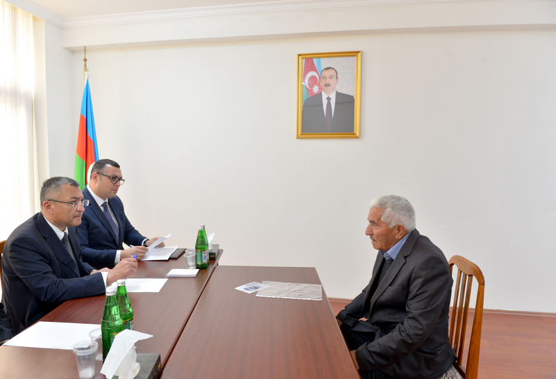 R&ouml;vşən Rzayev F&uuml;zulidə vətəndaşları qəbul edib