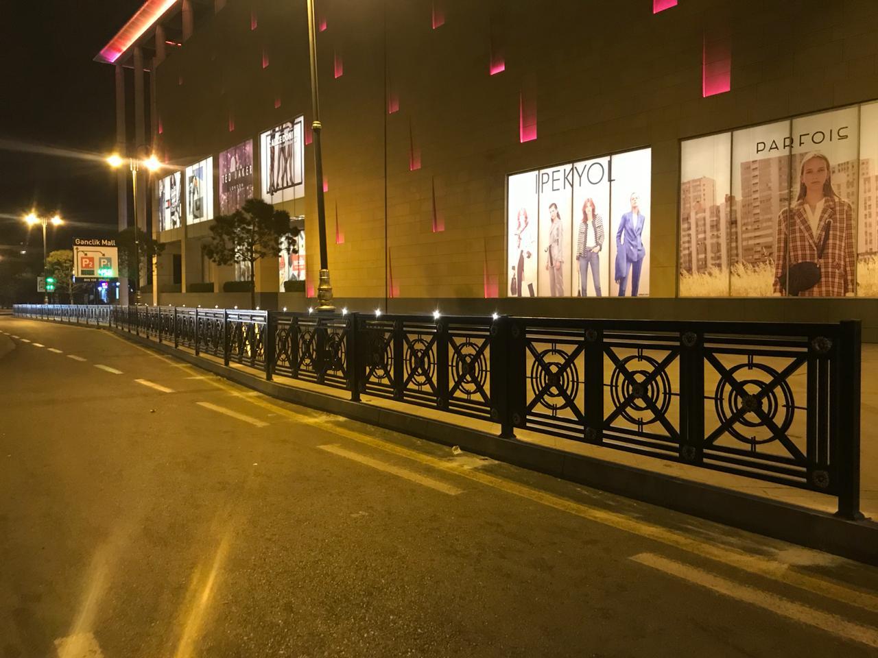 “Gənclik Mall”un qarşısında taksilər üçün xüsusi məntəqələr yaradıldı - FOTOLAR
