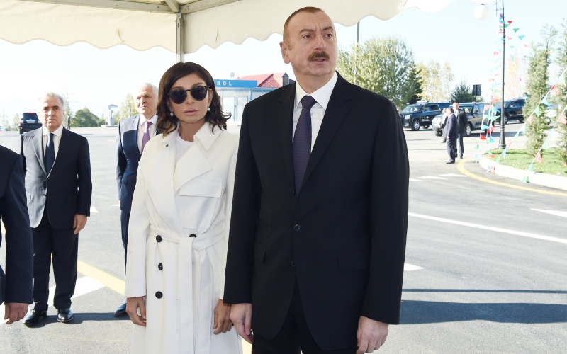 Prezident və birinci xanım Şəkidəki açılışlarda...   