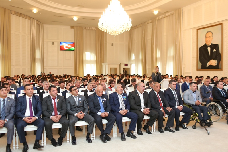 Niyazi Bayramov Gəncənin fəal gəncləri ilə görüşüb - FOTO