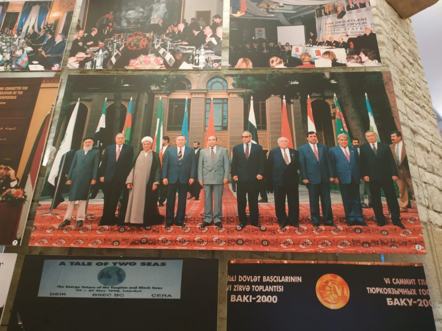İlham Əliyevin adından Süleyman Dəmirəlin məzarı önünə əklil qoyulub