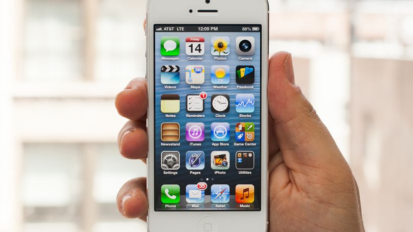 “Apple” “iPhone 5”i köhnəlmiş qurğular siyahısına daxil edib