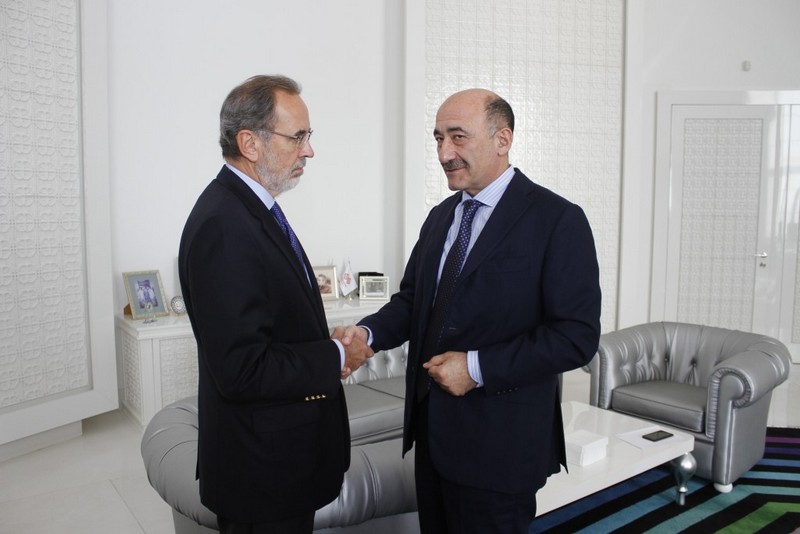 Əbülfəs Qarayev iki səfiri qəbul etdi