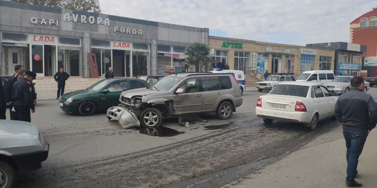 Sərxoş sürücü yol qəzası törədib hadisə yerindən qaçdı - VİDEO