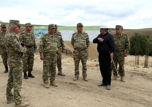 Zakir Həsənov tikilməkdə olan bir sıra hərbi obyektlərə baxış keçirib – FOTO