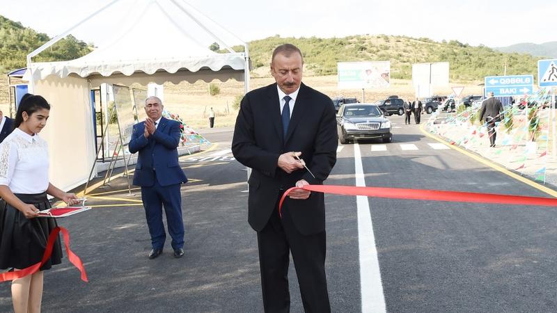 İlham Əliyev Ağdamda avtomobil yolunun açılışında iştirak edib