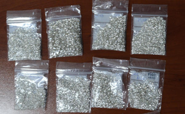Gömrükçülər külli miqdarda brilyant saxladı - FOTO
