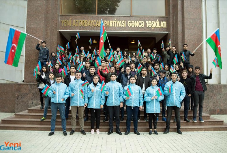 Gəncə gəncləri ”Hərəyə bir bayraq” paylayıblar - FOTO - VİDEO
