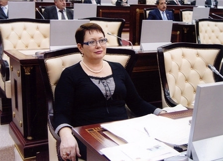 Elmira Axundova ünvanlı sosial yardımın ləğvini İSTƏDİ