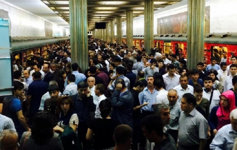 Bakı metrosunda problem: Sərnişinlər qatardan boşaldıldı