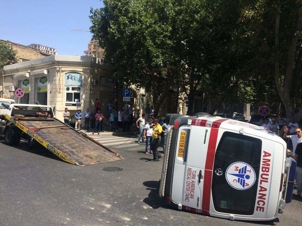 Sabirabadda təcili yardım maşını aşdı - 5 nəfər xəsarət aldı