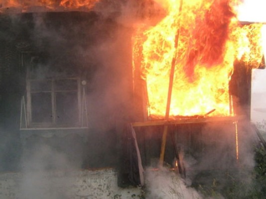 Şirvanda yanan evdə iki azyaşlı öldü