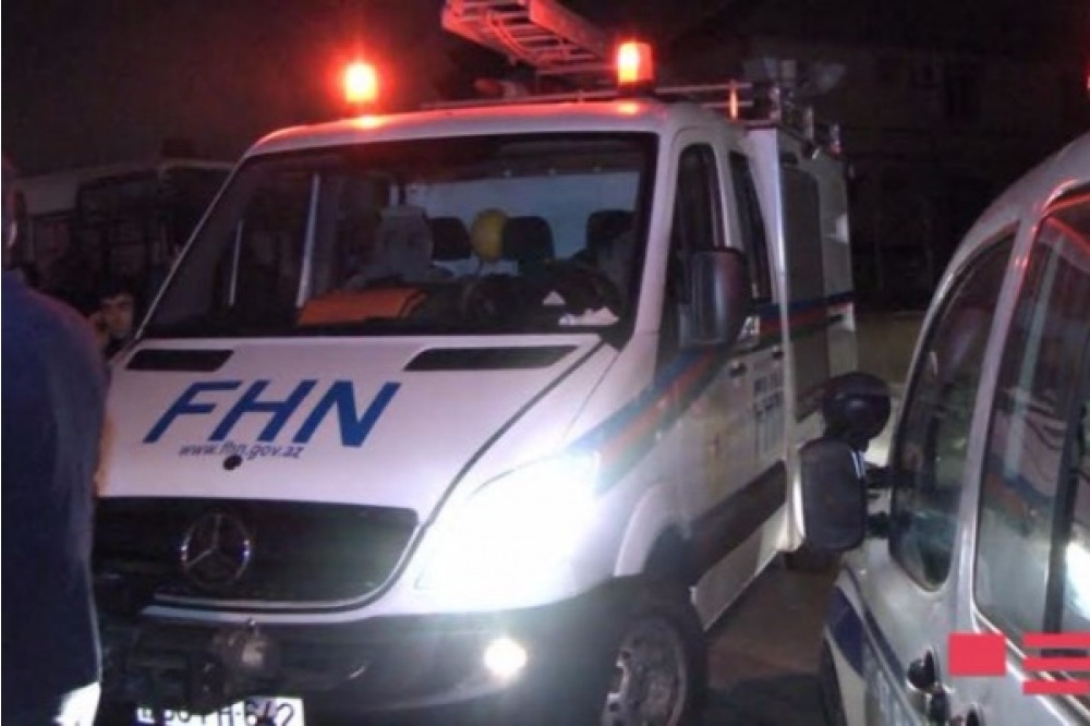 Yasamalda ağırçəkili qadın çarpayıdan yıxıldı - FHN köməyə gəldi