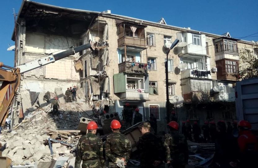 Gəncədə partlayış olan binadan 36 mənzilin sakinləri köçürüldü  