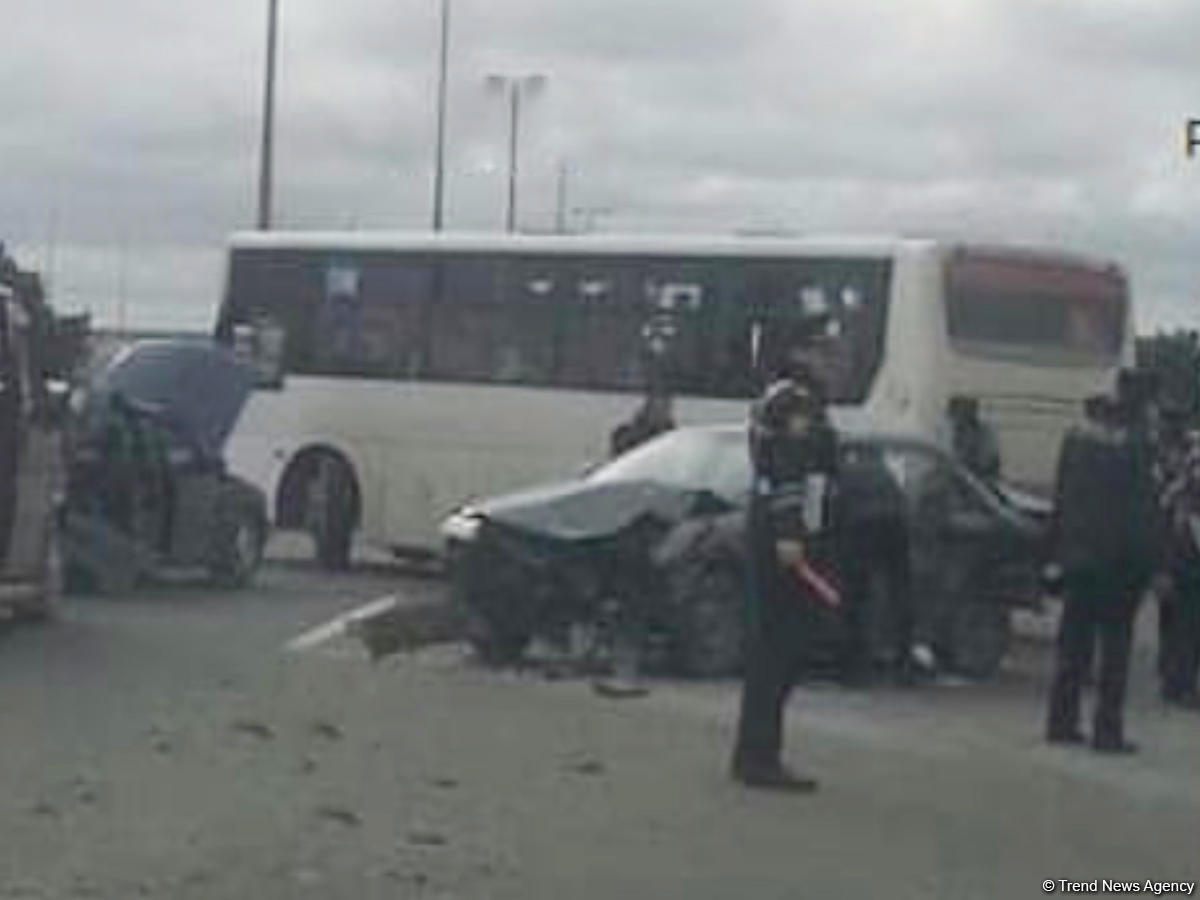 Bakıda avtobus qəza törətdi, 3 nəfər xəstəxanalıq oldu