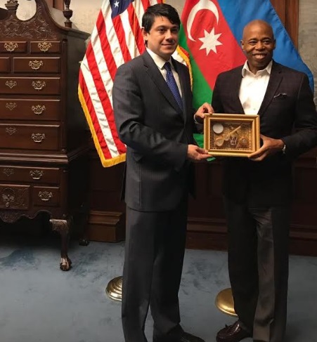 Çox sayda soydaşımızın yaşadığı Bruklin şəhərinin meri ilə görüş keçirilib