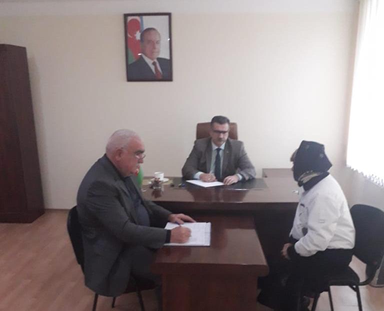 Deputat sakinləri qəbul etdi