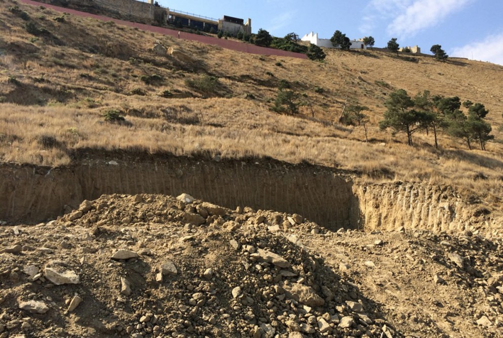 Badamdarda sürüşmənin alt hissəsində yeni çatlar qeydə alınıb