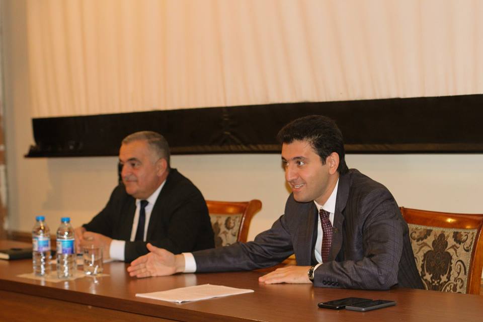 Naqif Həmzəyev YAP-a üzv olmaq istəyən gənclərlə görüşdü